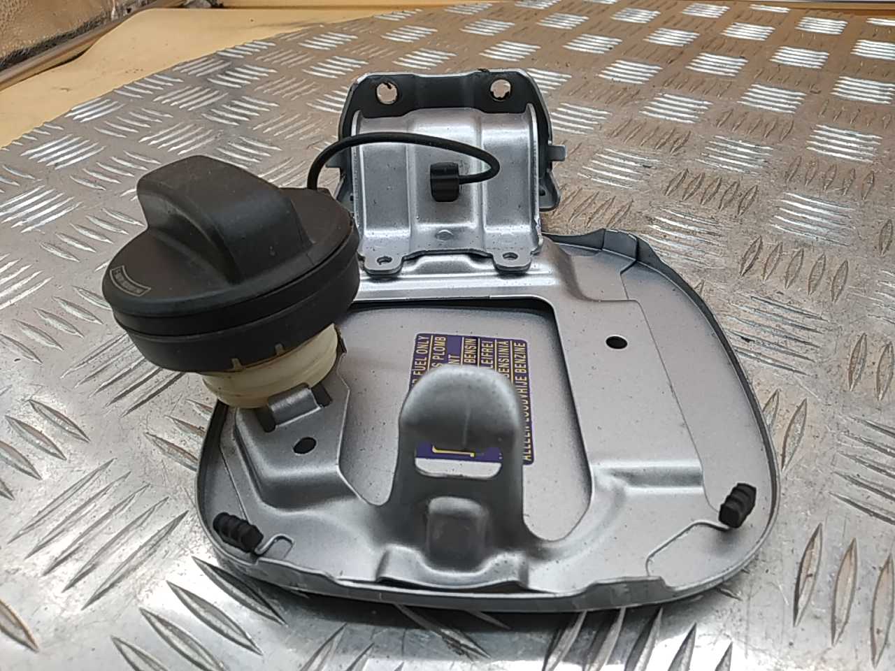 Лючок бензобака