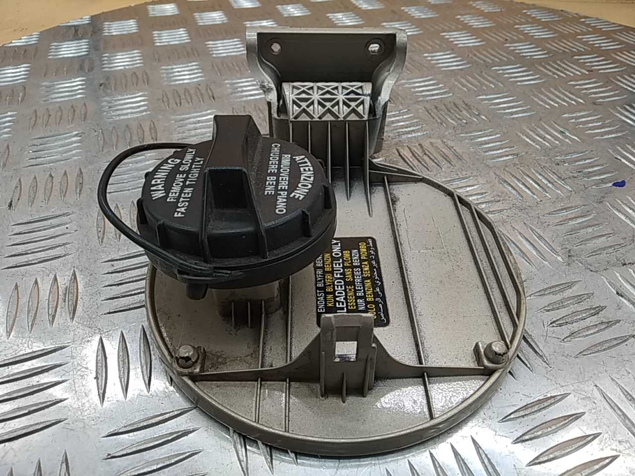 Лючок бензобака