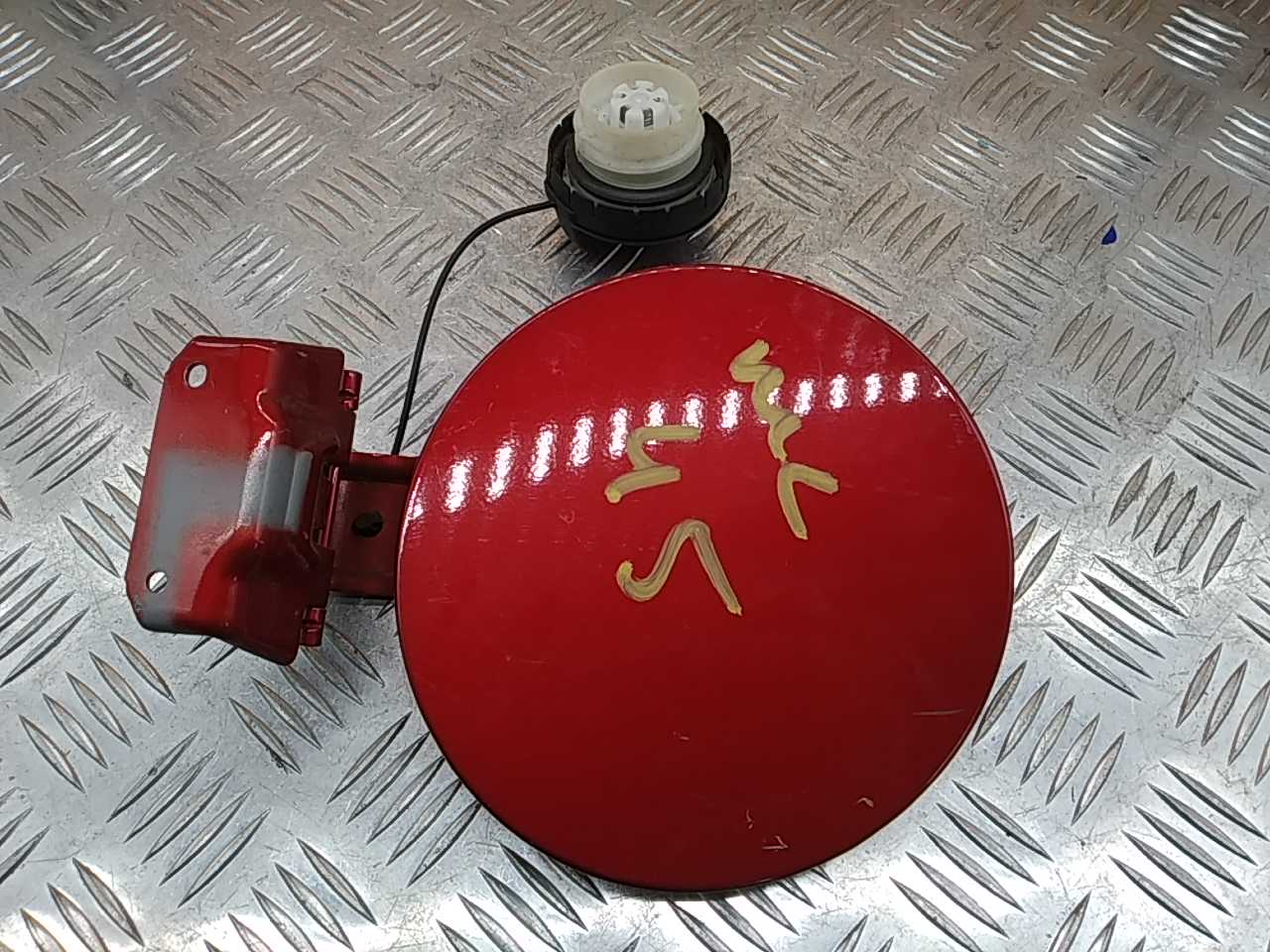 Лючок топливного бака