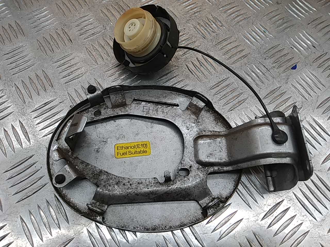 Лючок бензобака