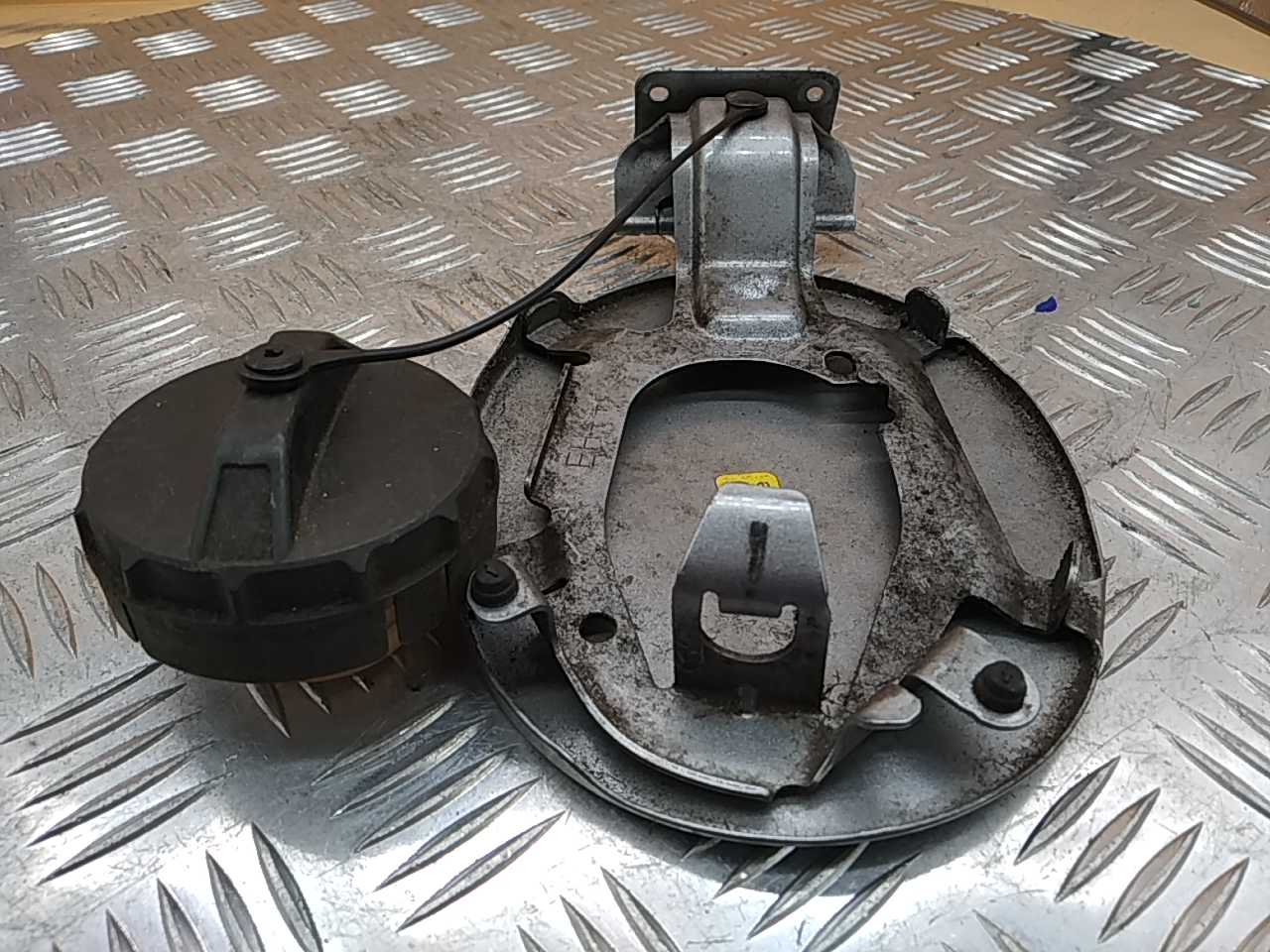 Лючок бензобака