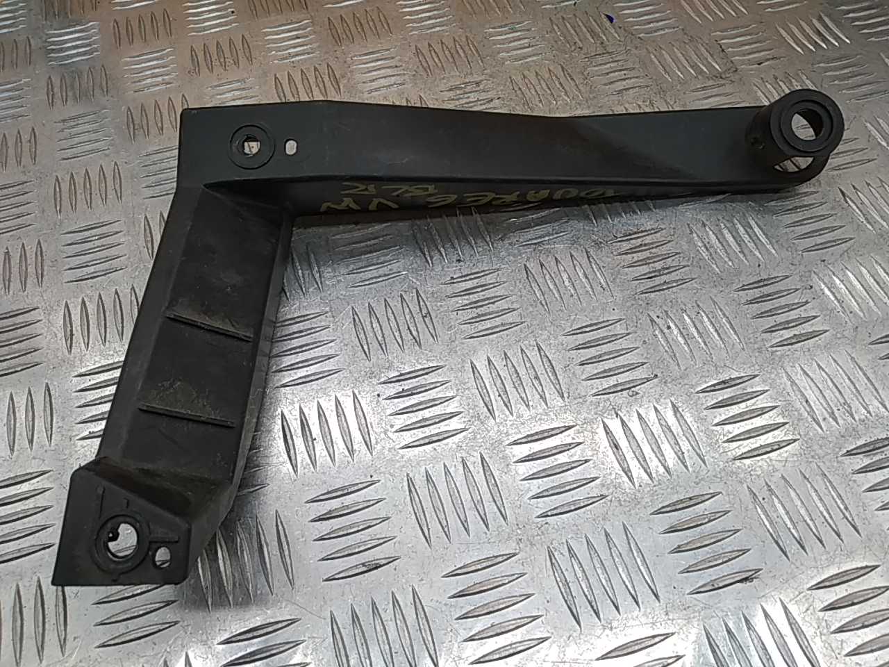 Кронштейн заднего бампера правый