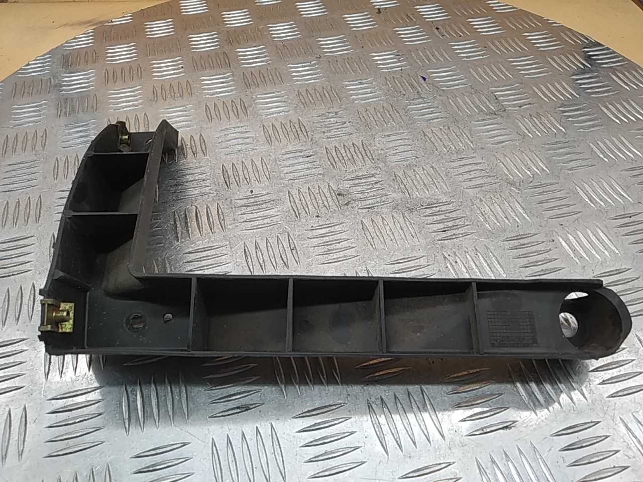 Кронштейн заднего бампера правый