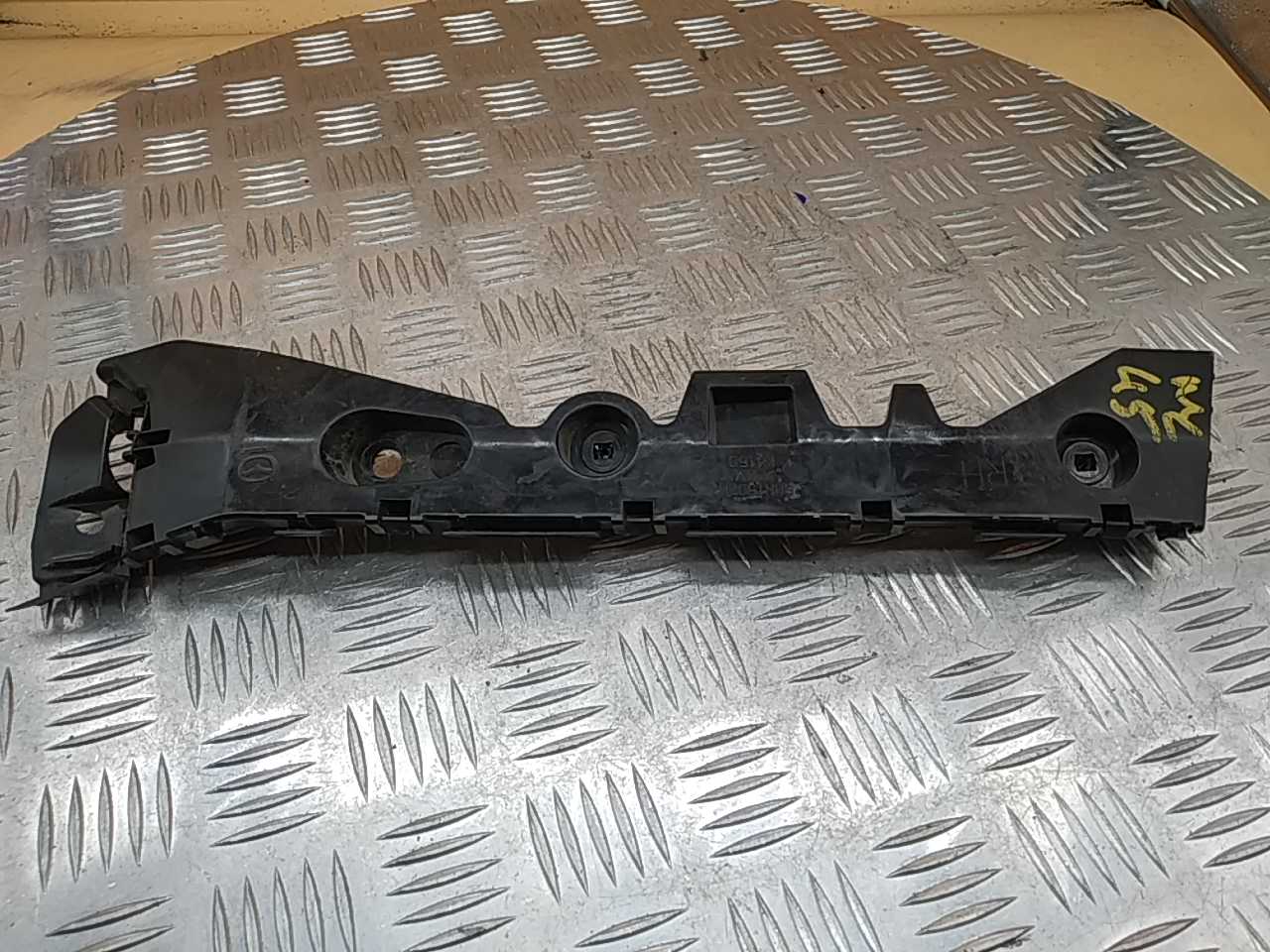 Кронштейн заднего бампера правый