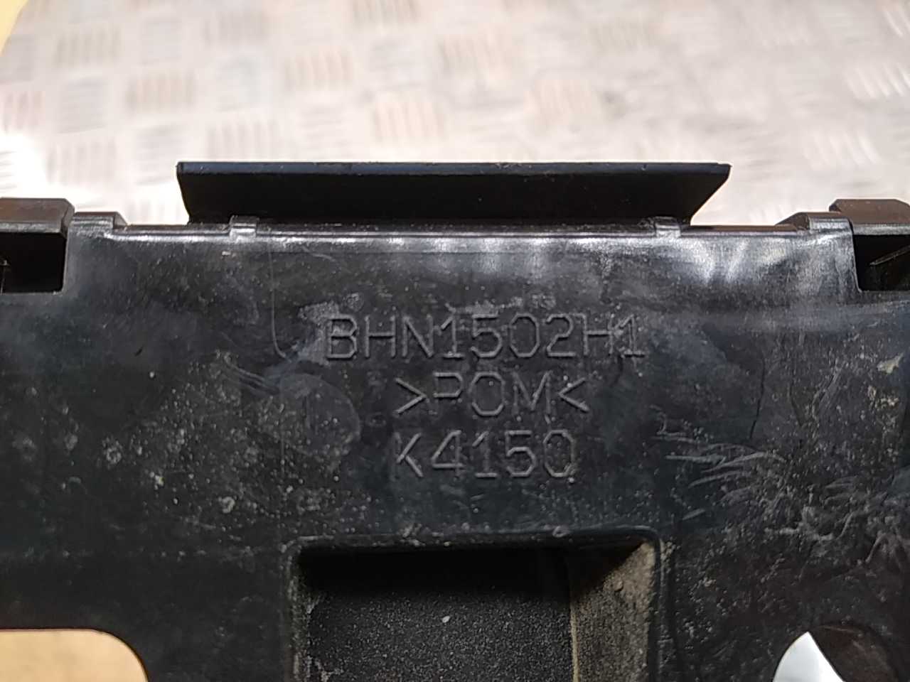 Кронштейн заднего бампера правый