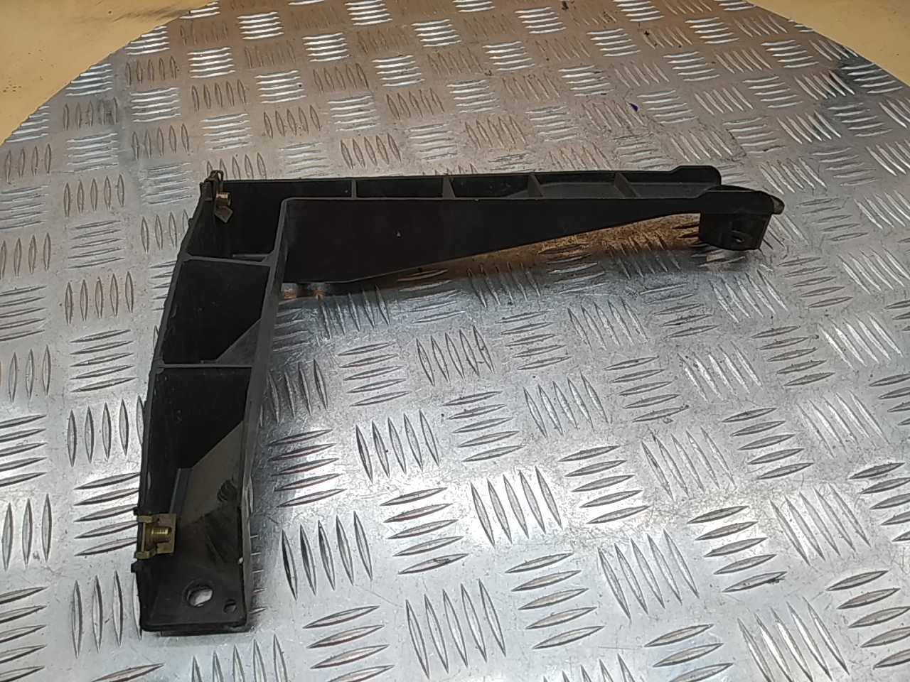 Кронштейн заднего бампера левый