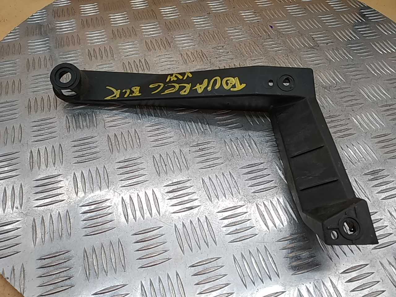 Кронштейн заднего бампера левый