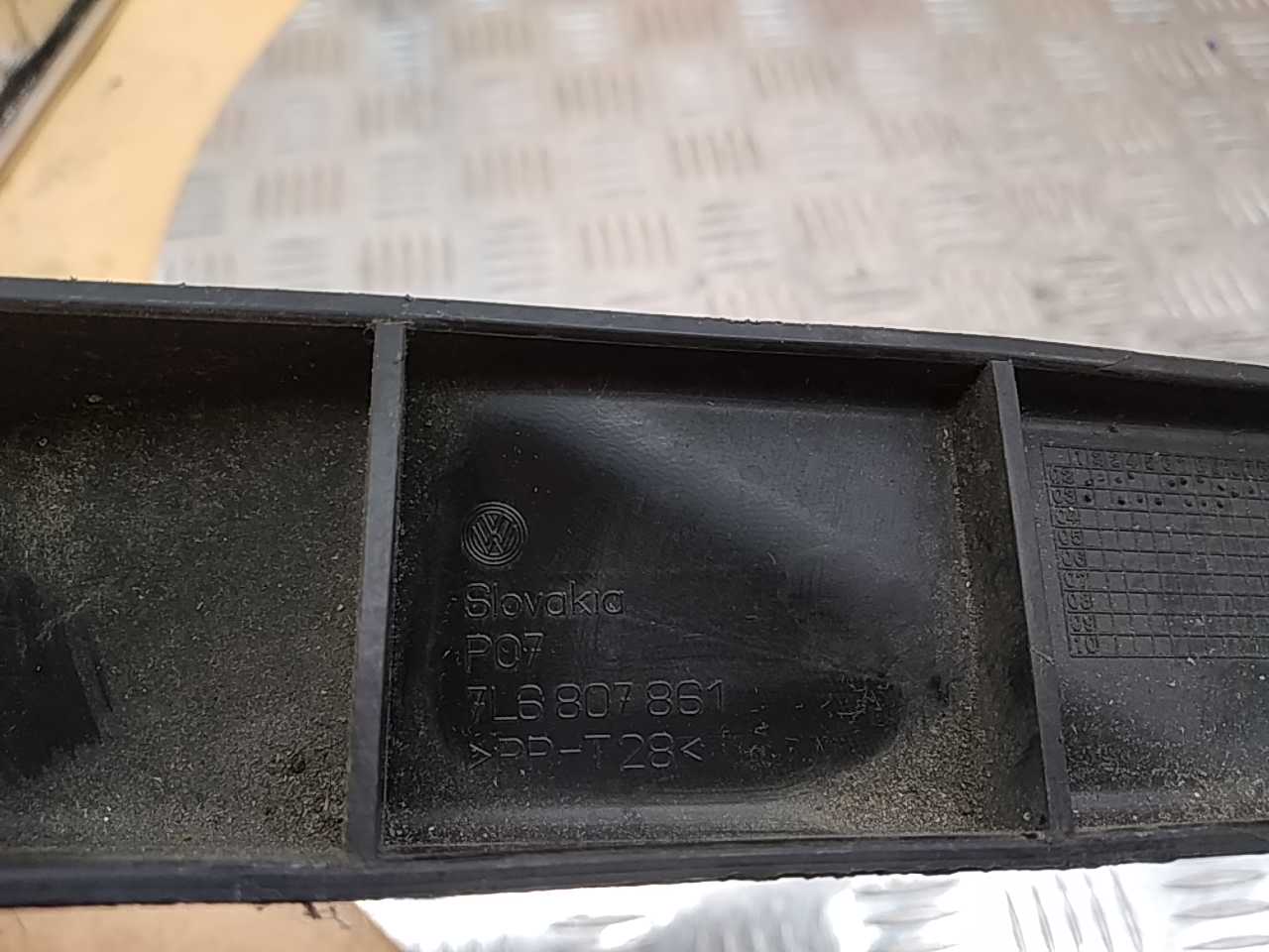 Кронштейн заднего бампера левый