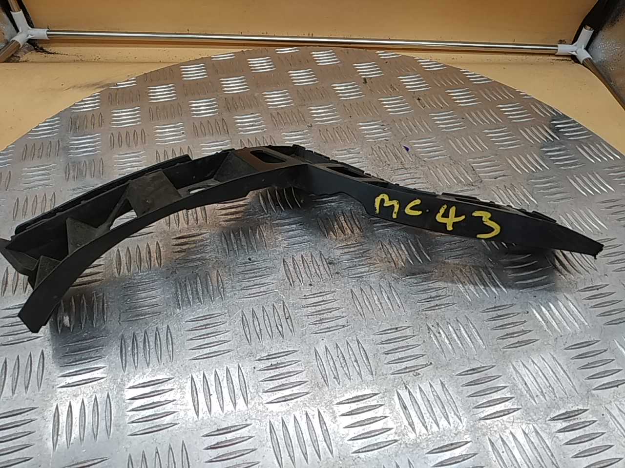 Кронштейн заднего бампера правый