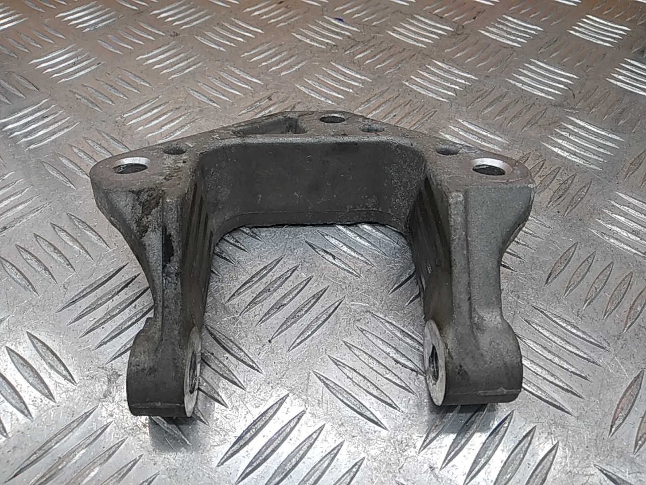 Кронштейн двигателя