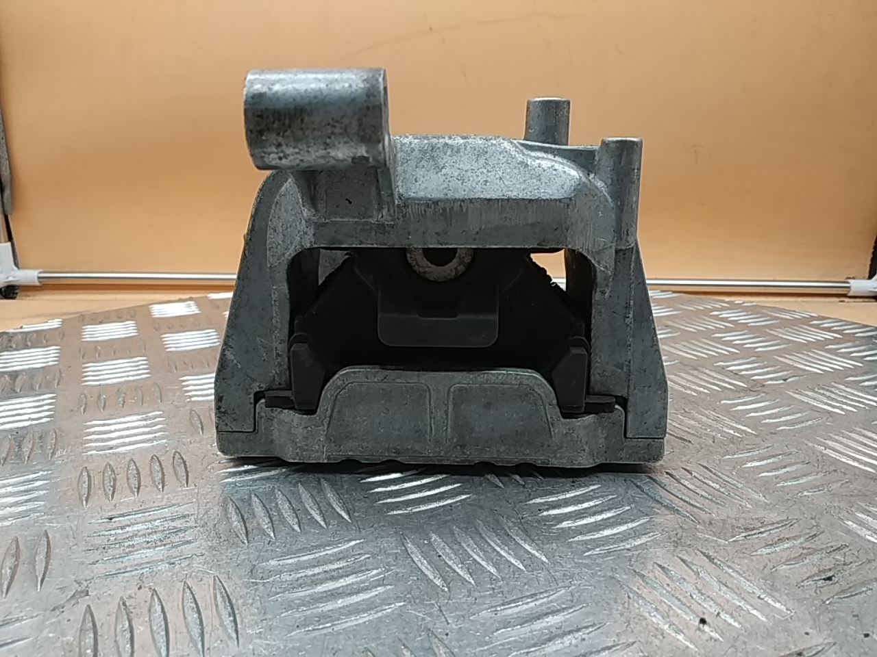 Опора двигателя правая