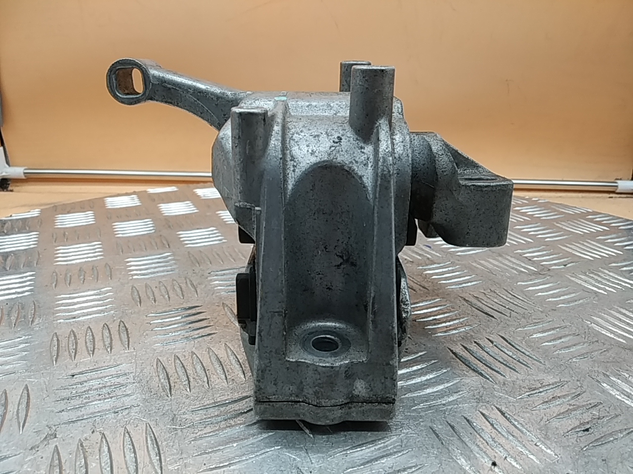 Опора двигателя правая