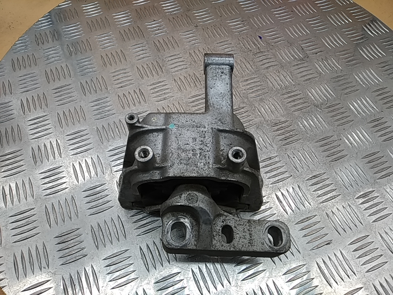 Опора двигателя правая