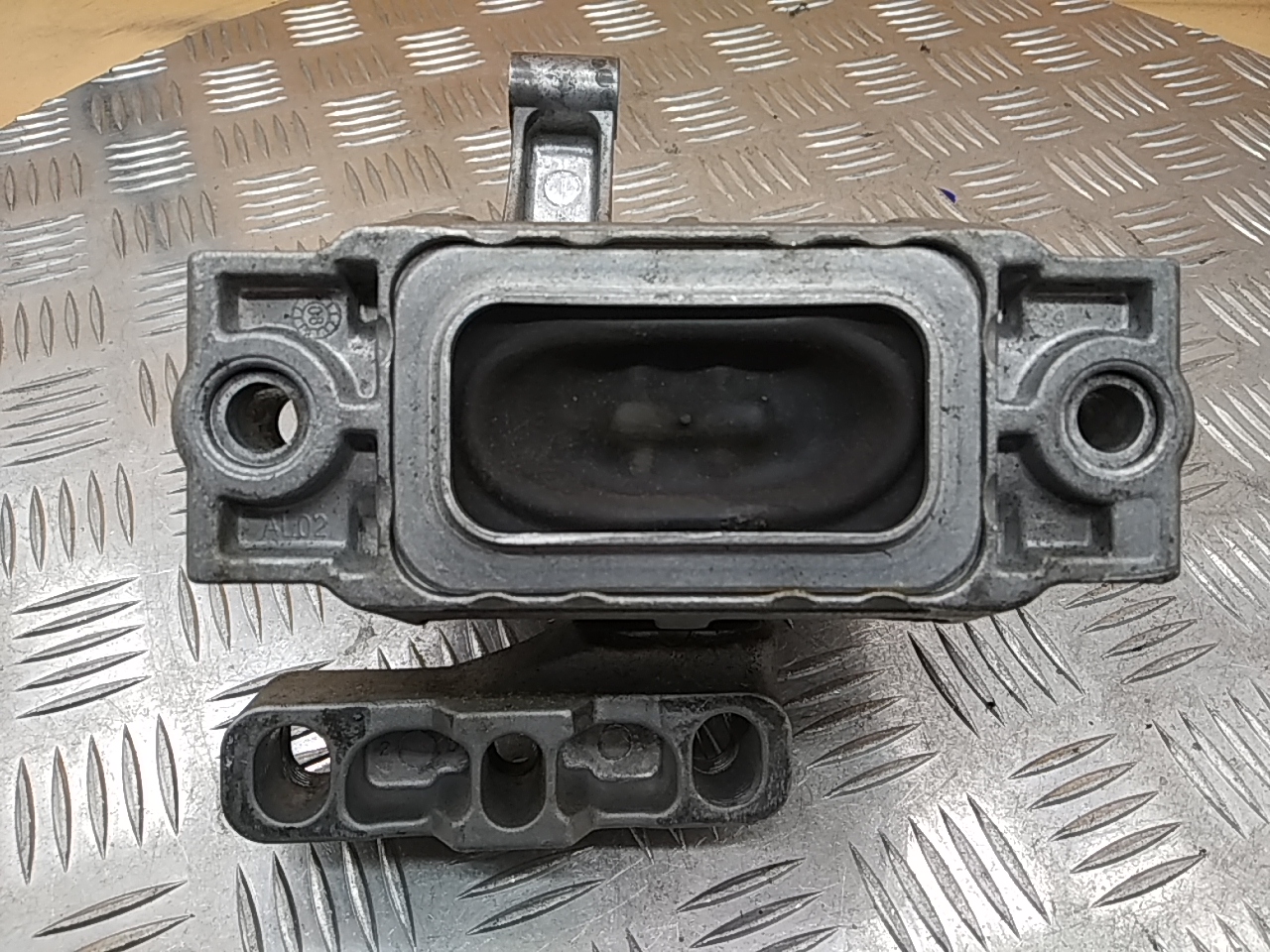 Опора двигателя правая