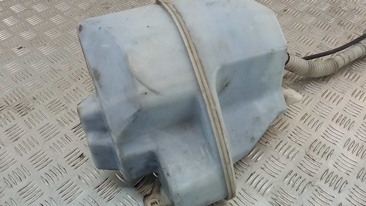 Бачок омывателя лобового стекла