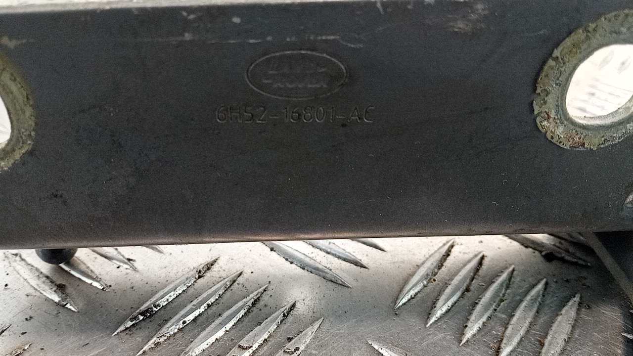 Петля капота левая