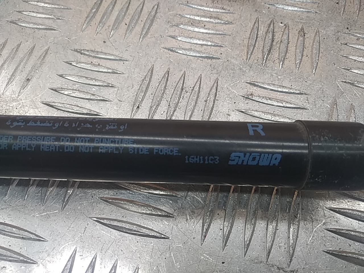 Амортизатор двери багажника