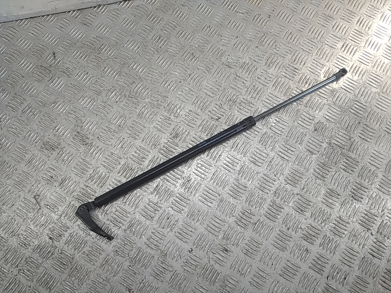 Амортизатор двери багажника