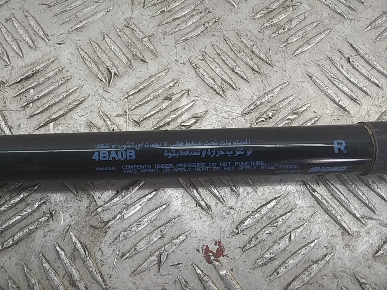 Амортизатор двери багажника