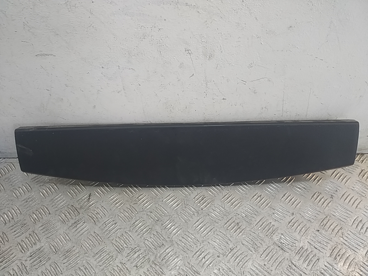 Накладка двери багажника