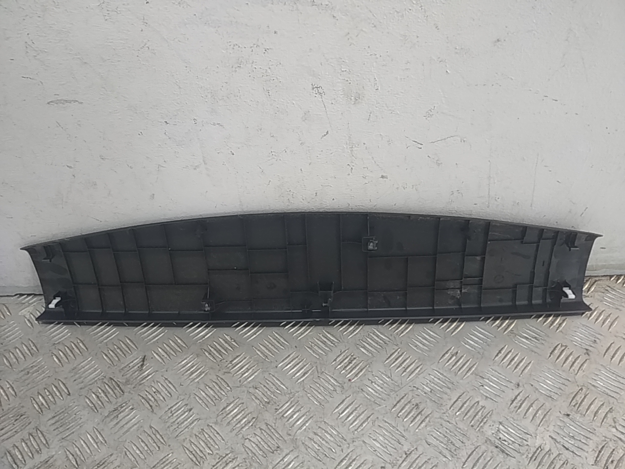 Накладка двери багажника