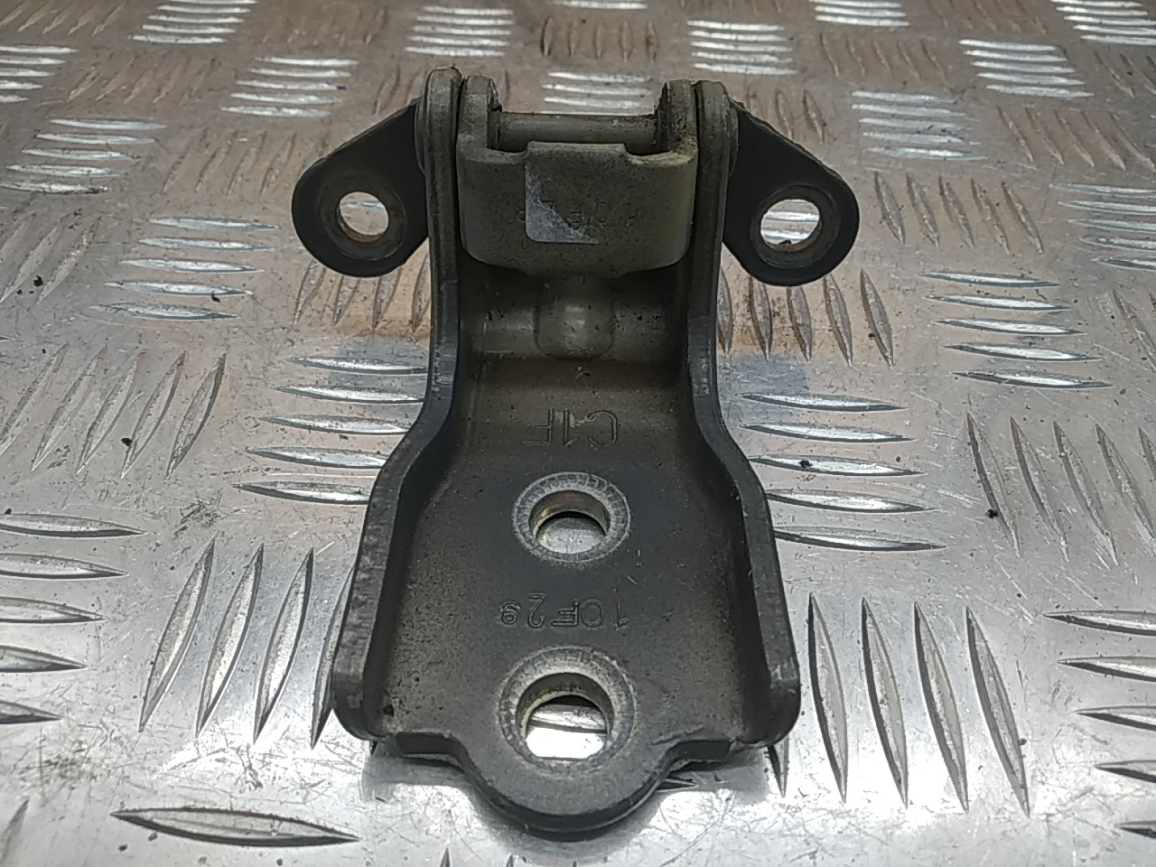 Петля двери передней левой нижняя