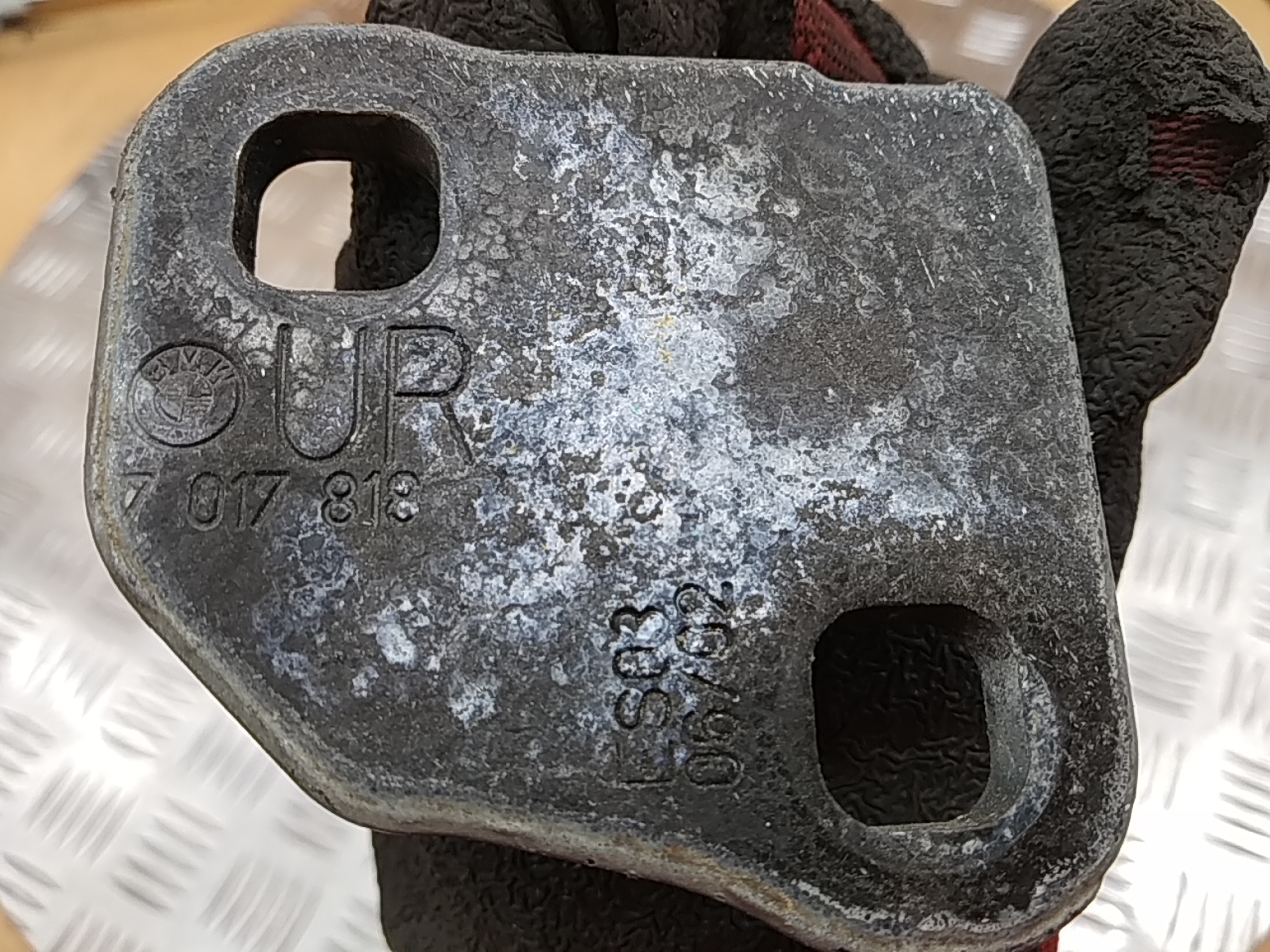 Петля двери передней правой нижняя