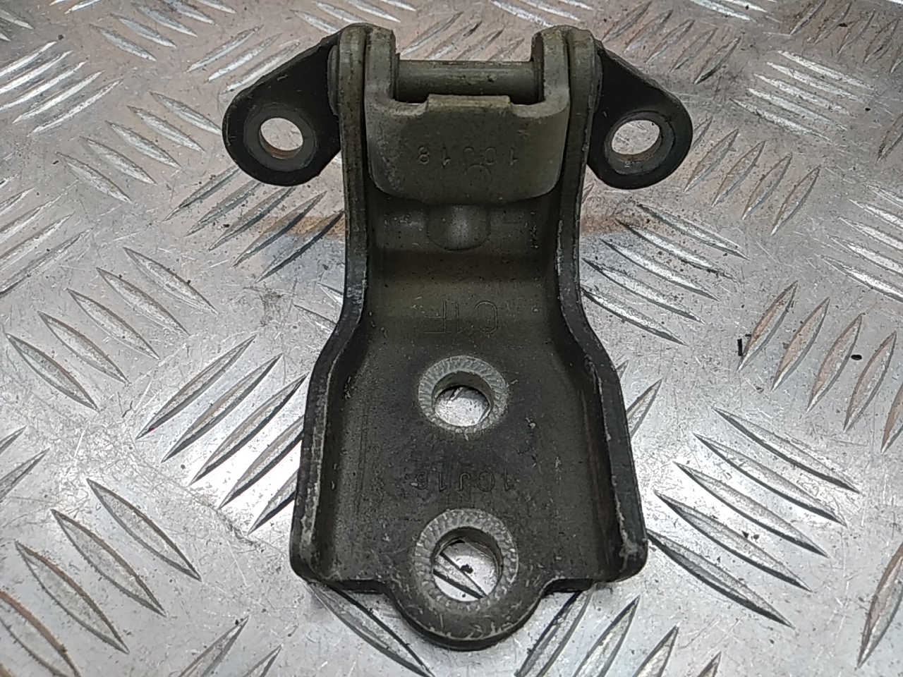 Петля двери задней правой нижняя