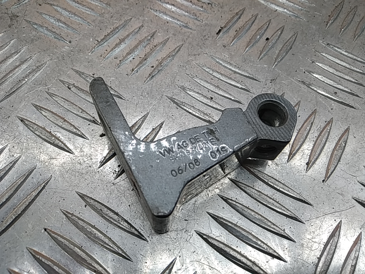 Петля двери задней правой нижняя