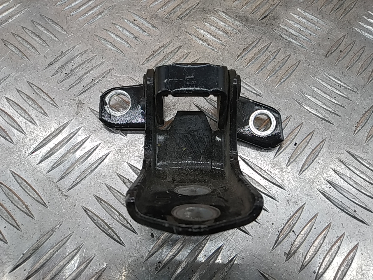 Петля двери задней правой нижняя