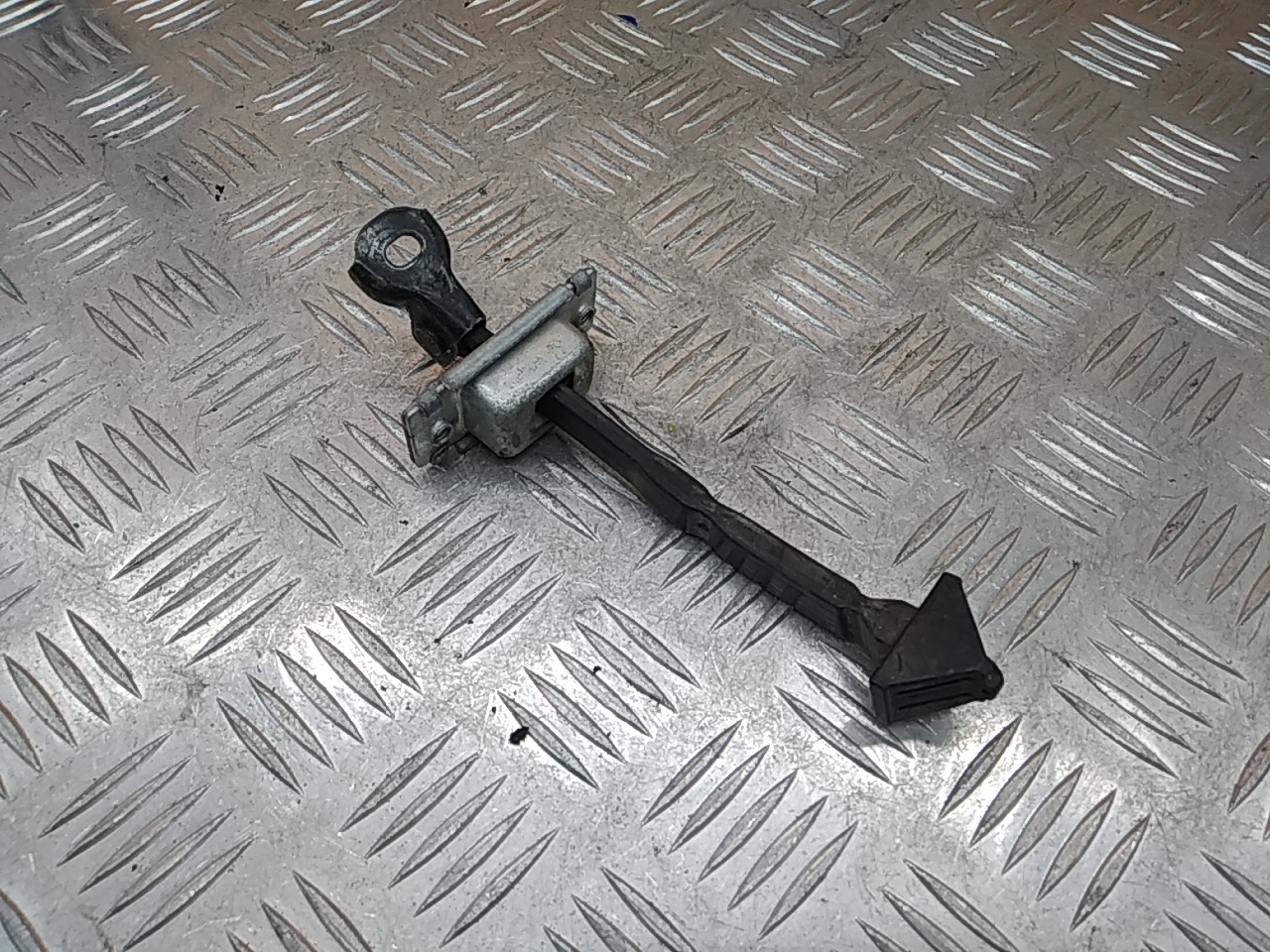 Ограничитель двери