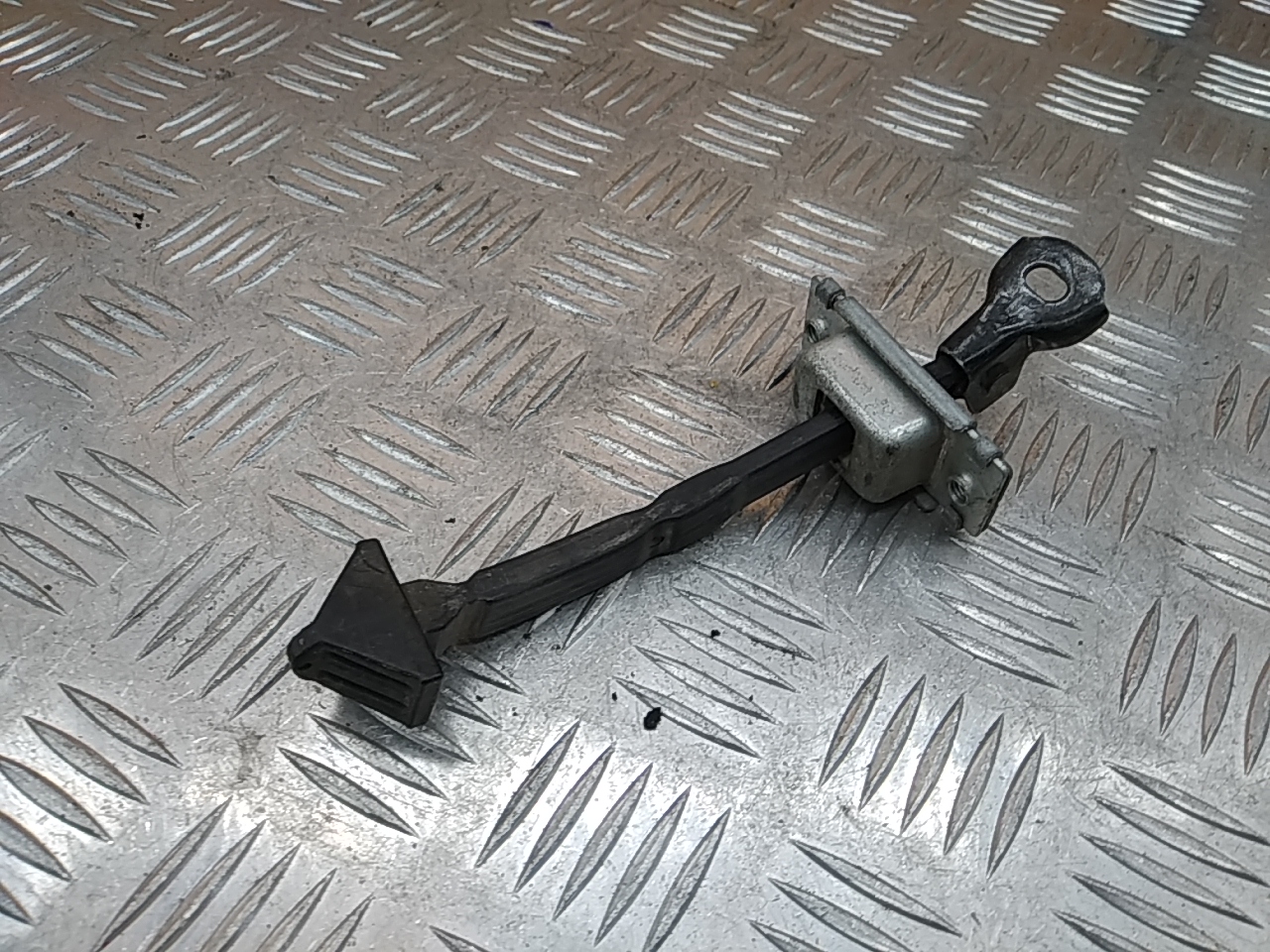 Ограничитель двери