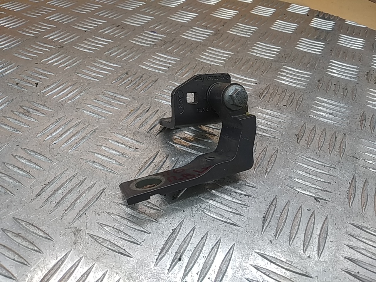 Петля двери передней левой верхняя