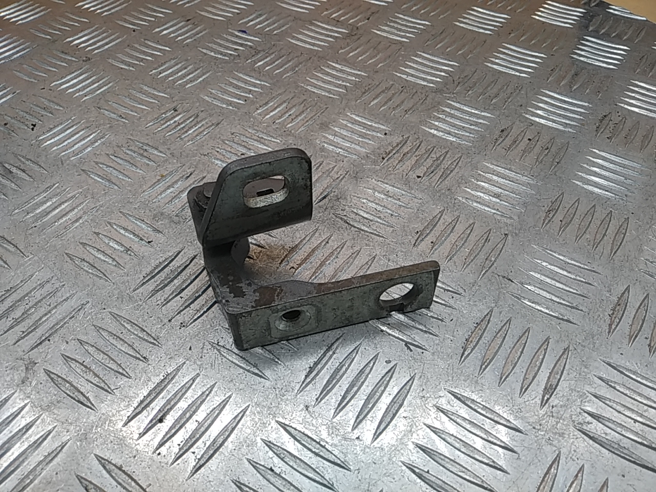 Петля двери передней левой верхняя