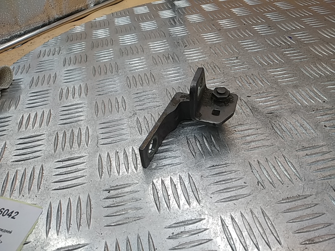 Петля двери передней левой верхняя