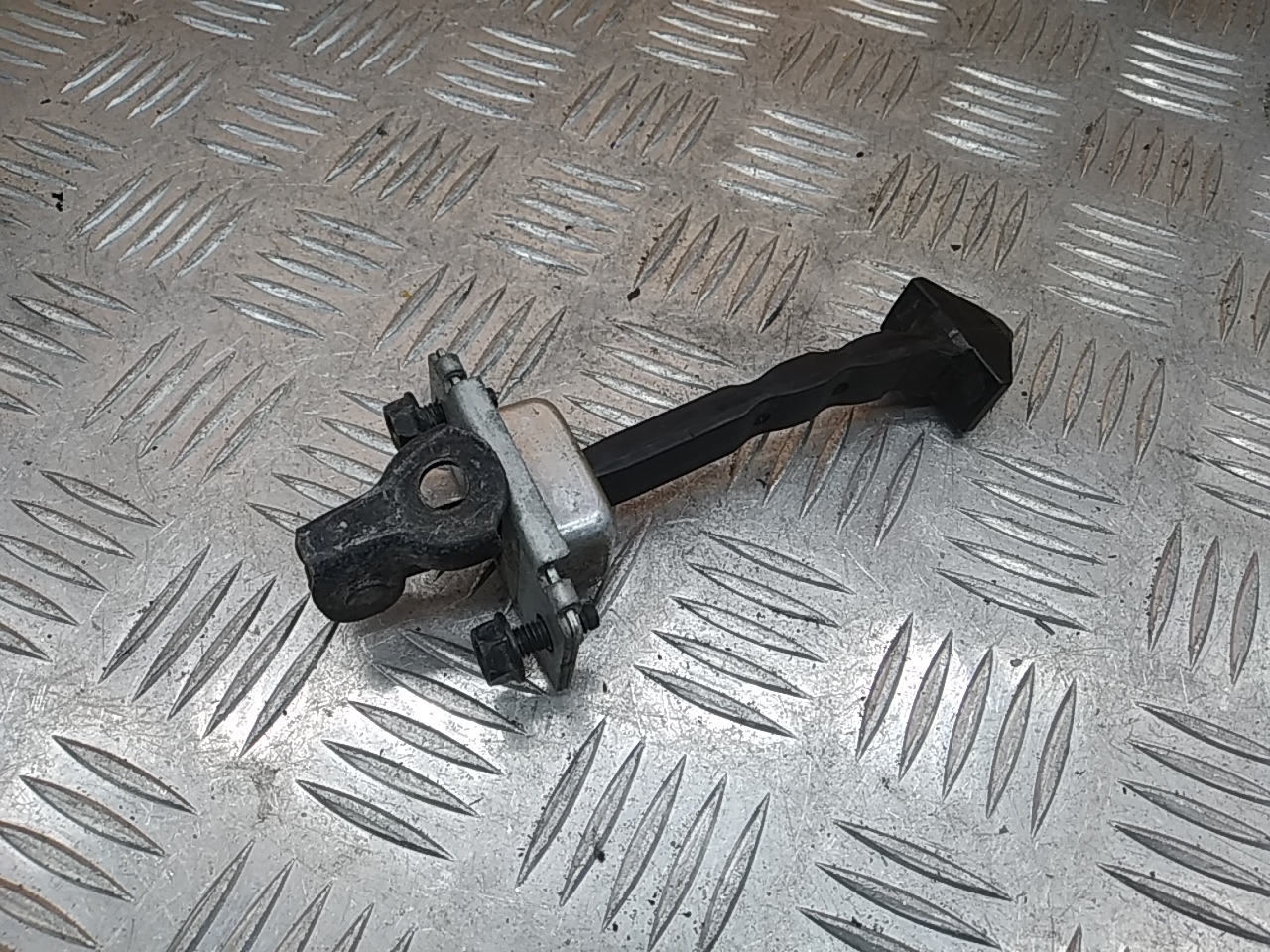 Ограничитель двери