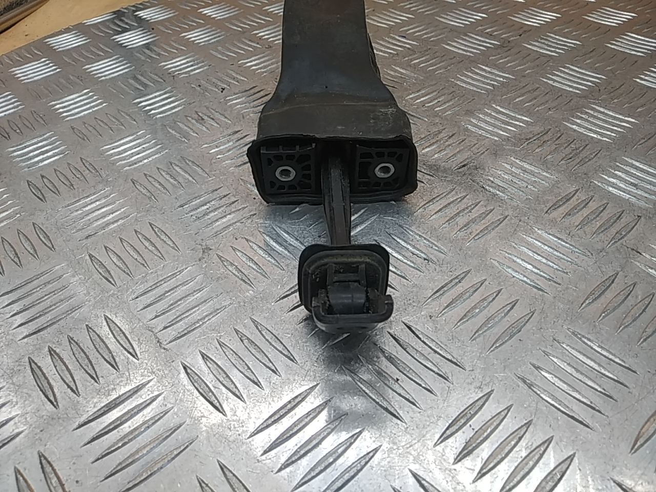 Ограничитель двери