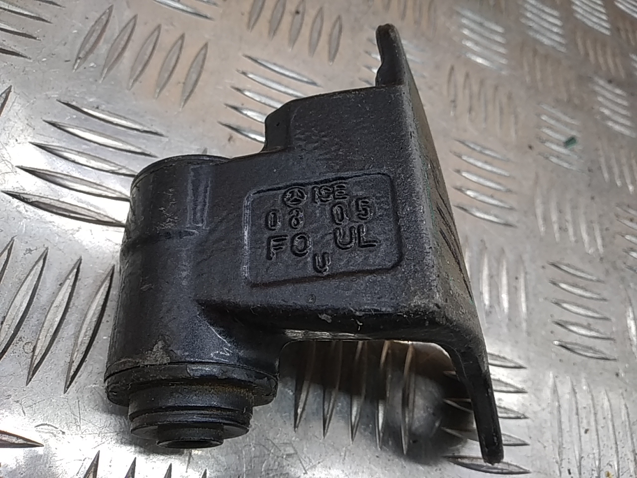 Петля двери передней левой нижняя