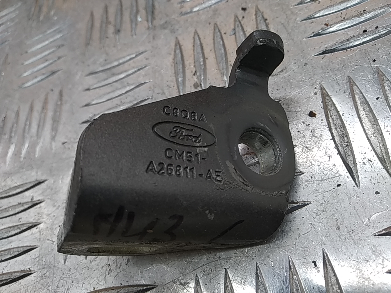 Петля двери задней левой нижняя