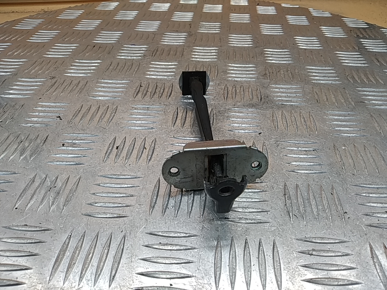 Ограничитель двери