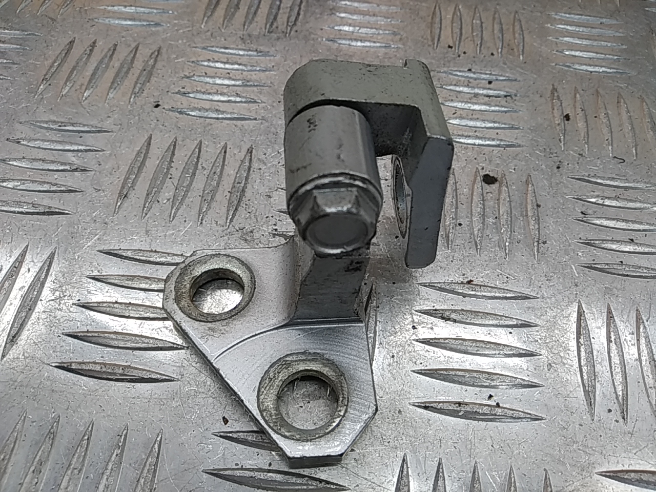 Петля двери задней левой верхняя