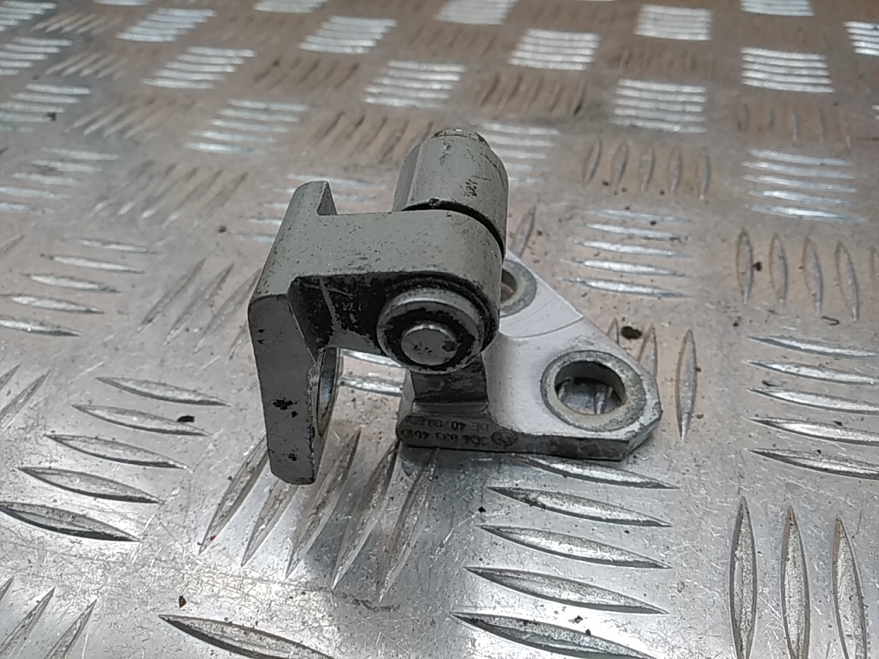 Петля двери задней левой верхняя