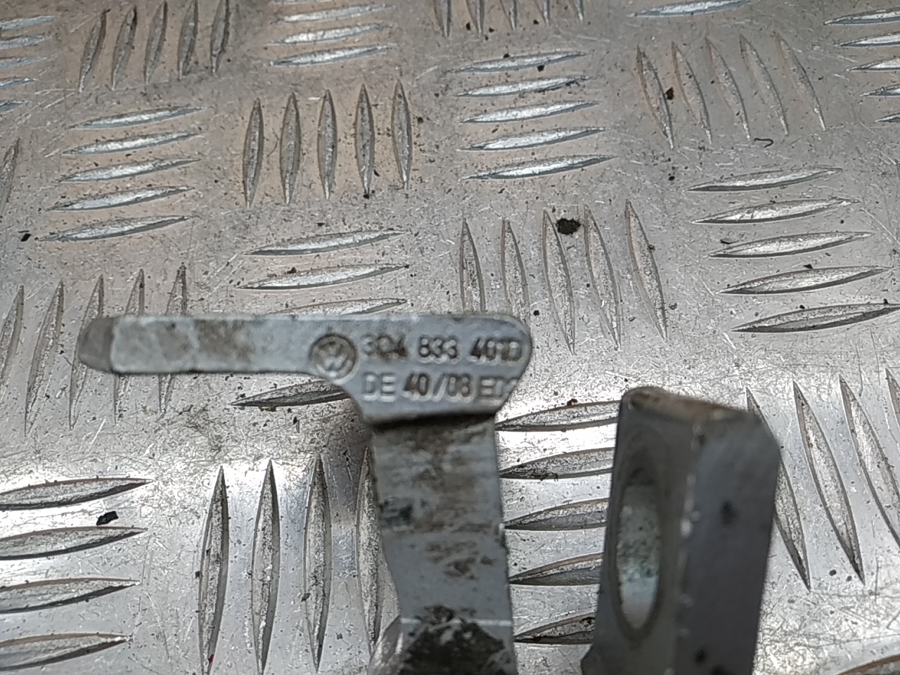 Петля двери задней левой верхняя