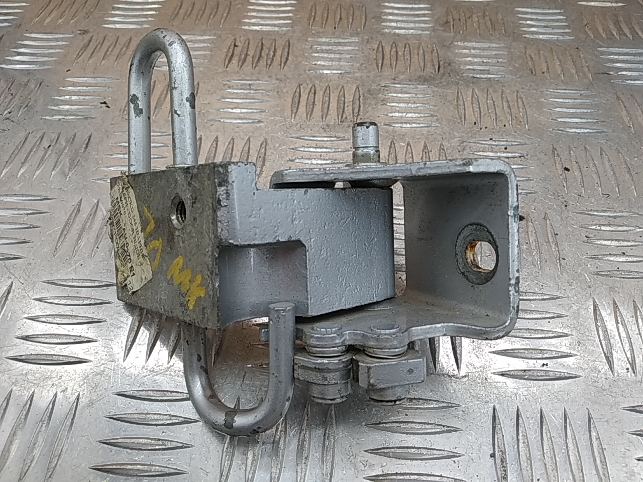 Петля двери передней левой нижняя