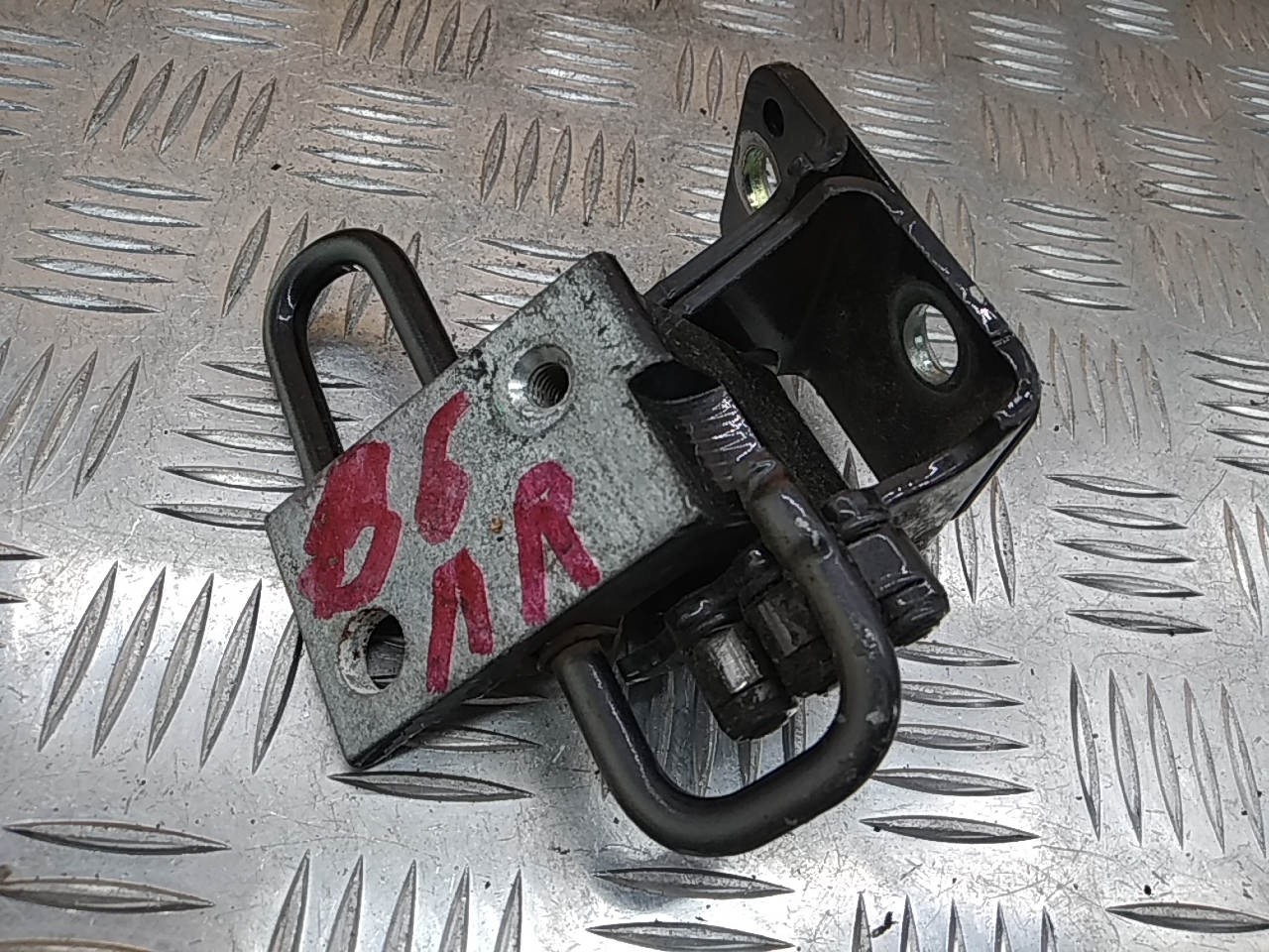 Петля двери передней правой нижняя