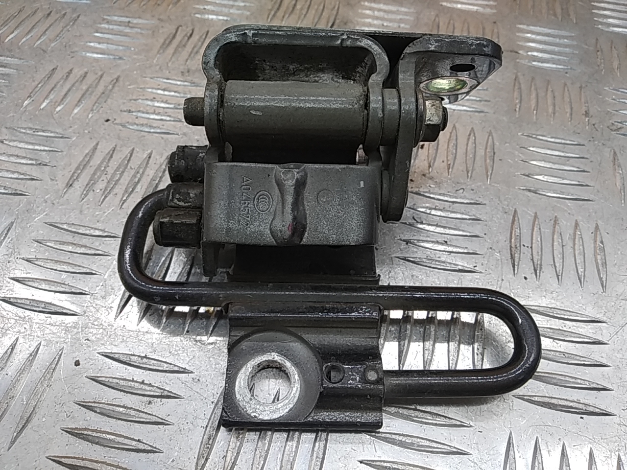 Петля двери передней правой нижняя