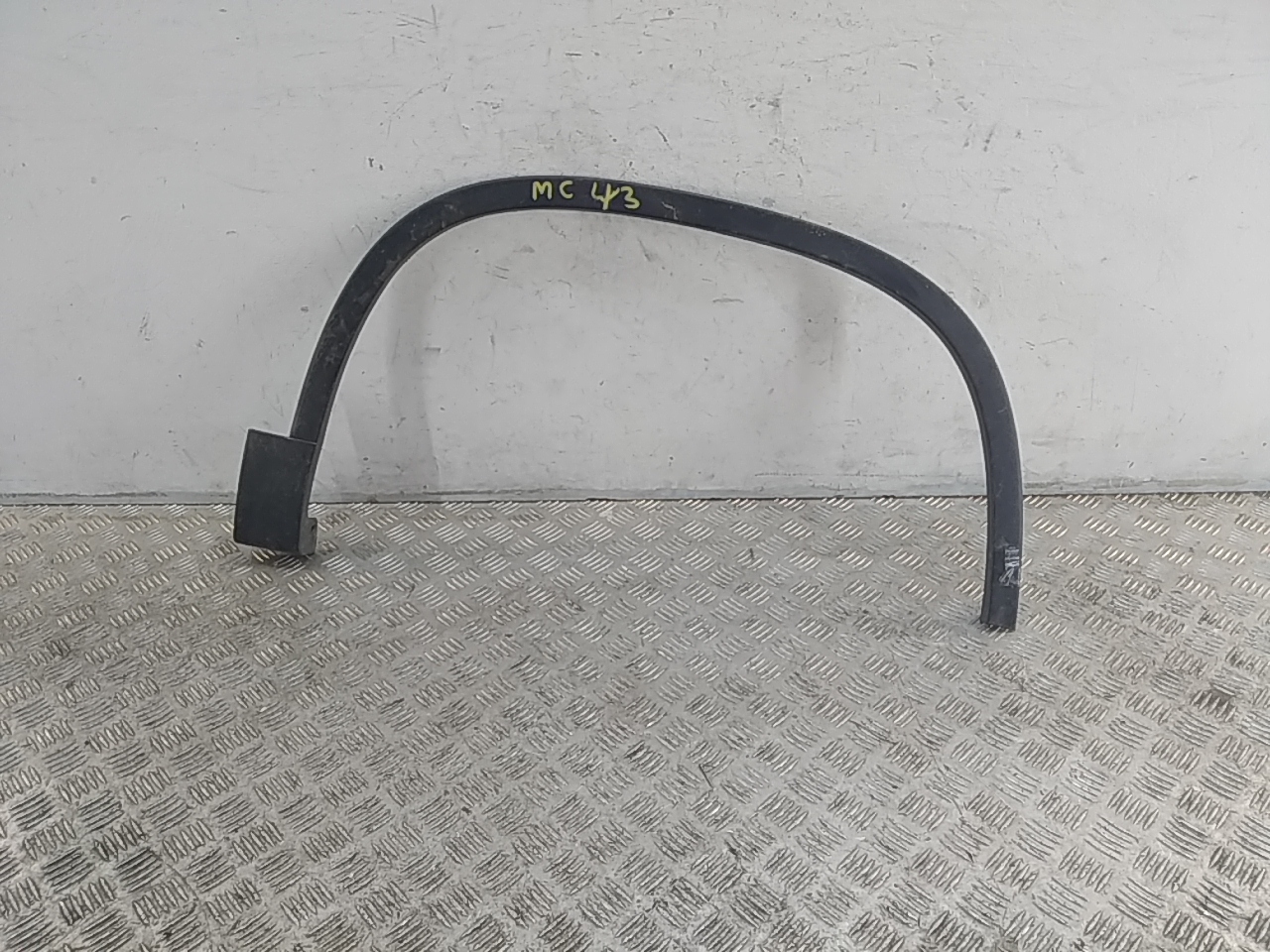 Накладка переднего крыла левого