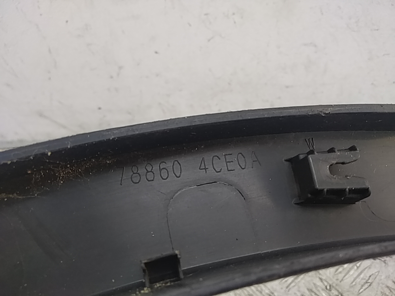 Накладка заднего крыла правого