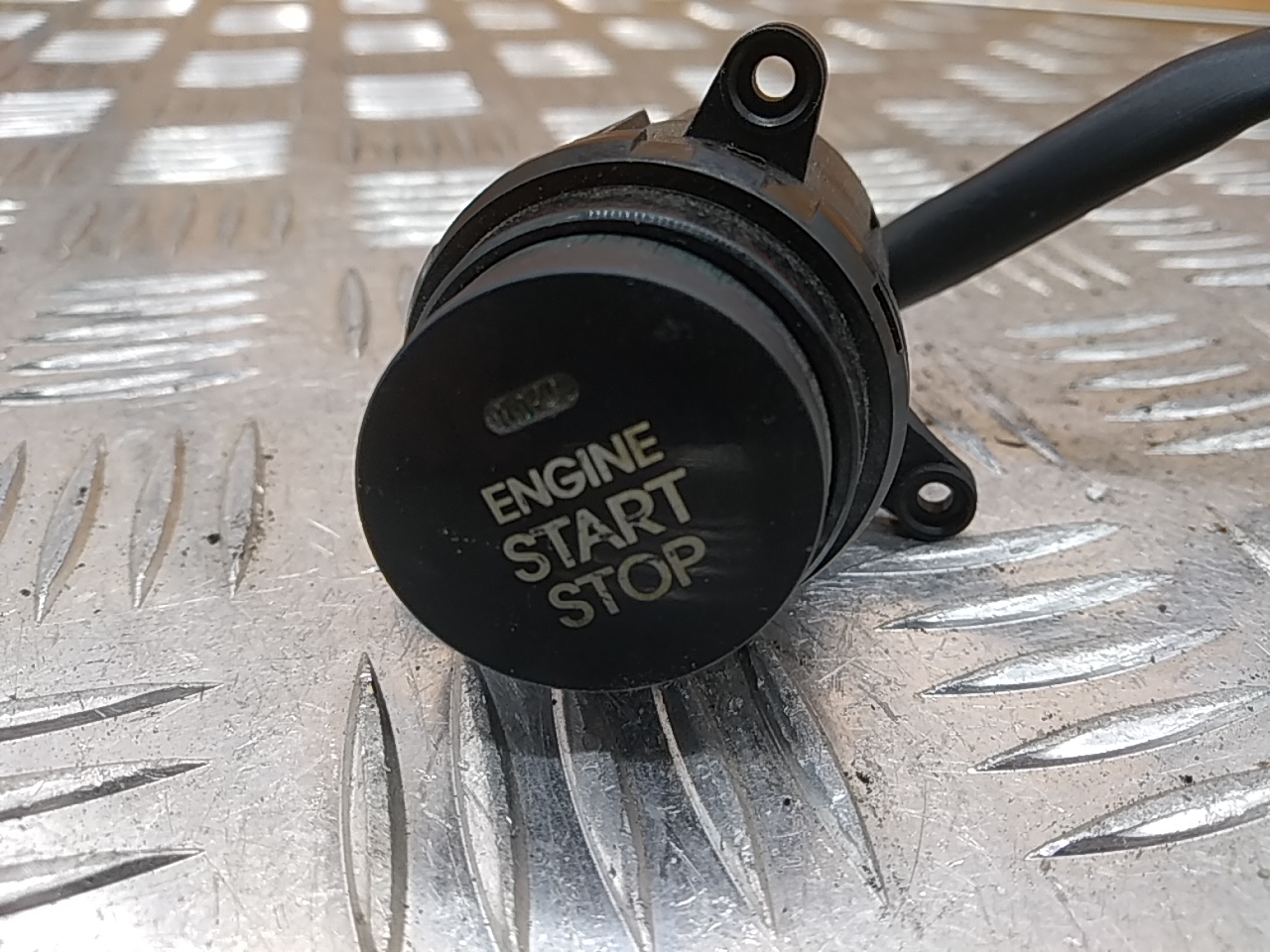 Кнопка запуска двигателя