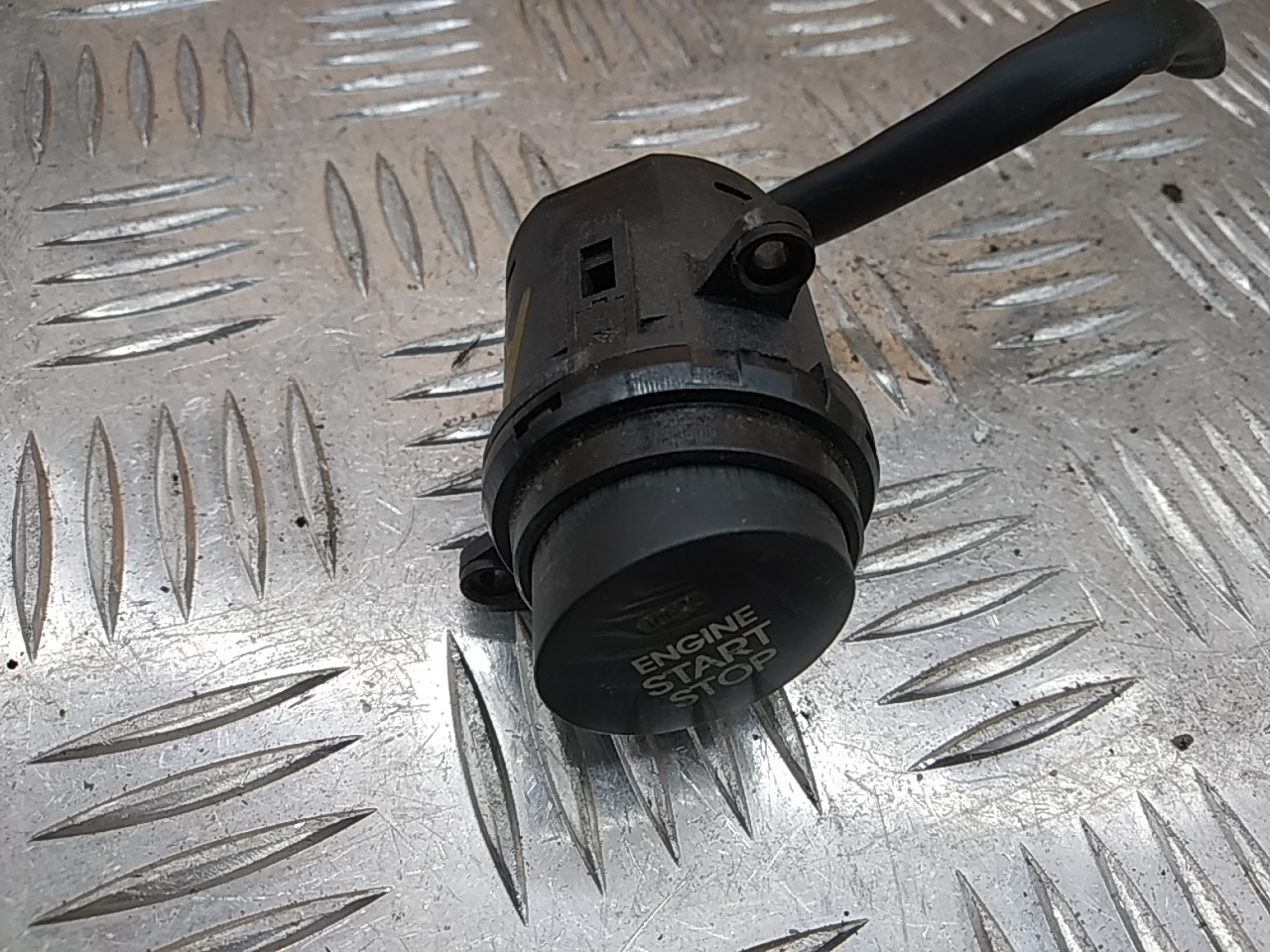 Кнопка запуска двигателя